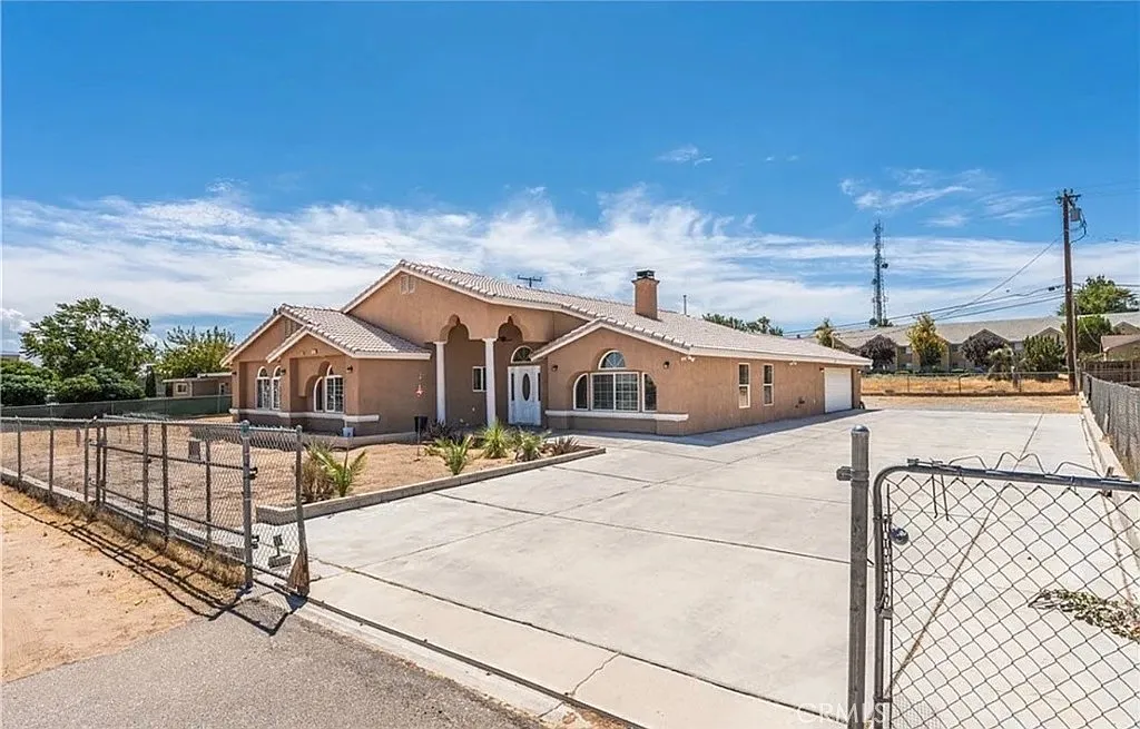 4 bed, 2.5 bath, 2260 sqft, $2,900 — Photo 1