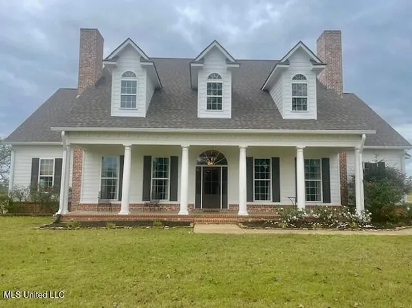 1888 Springfield Rd, Senatobia, MS 38668