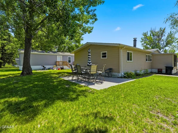 2522 Lawndale Rd, Grand Forks, ND 58201