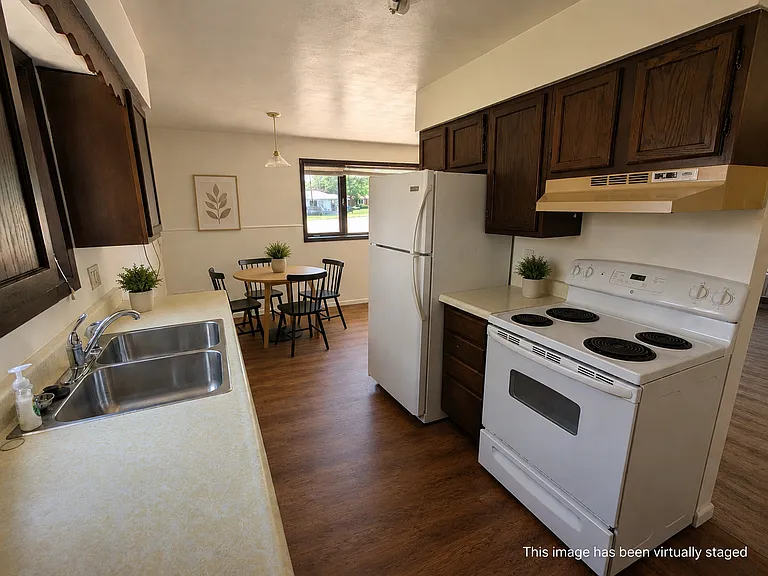 1075 Lancaster St #D — Photo 6