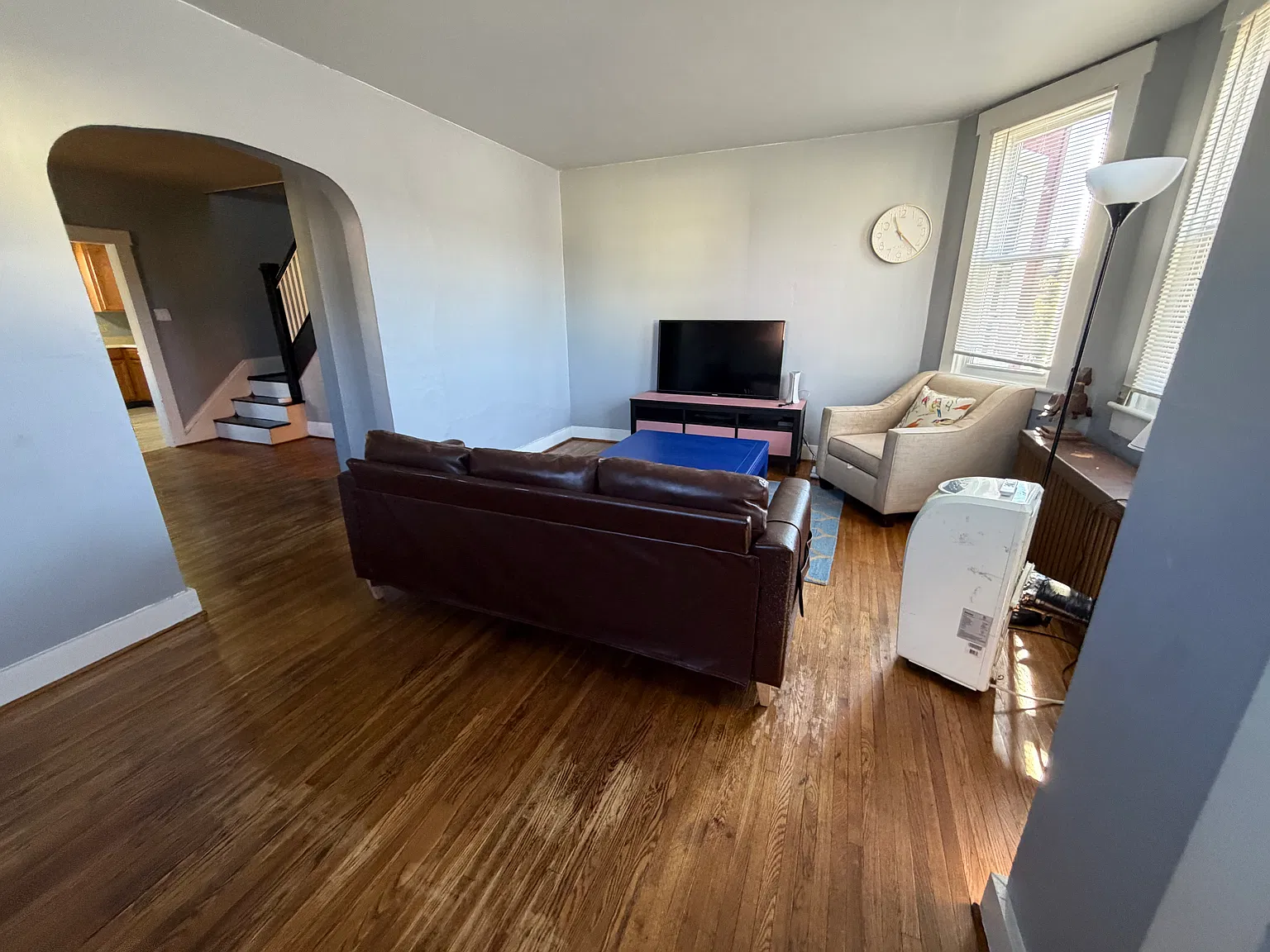 102 Oak St — Photo 2