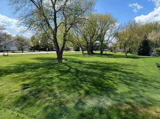 100 Staffordshire Dr NE, Poplar Grove, IL 61065