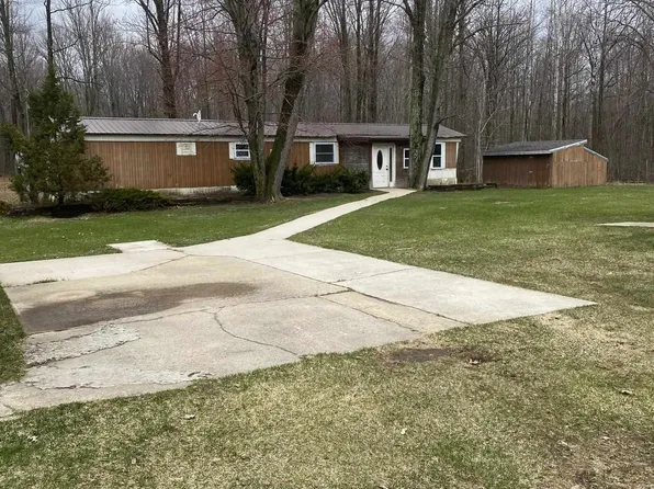 3302 W Dana Rd, Coleman, MI 48618