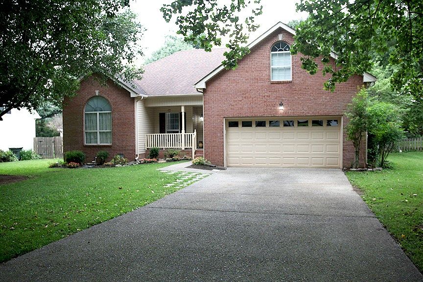 1st image of 142 Royal Ct