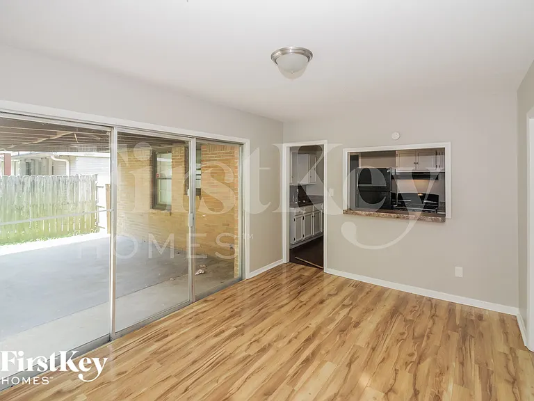 842 Eastern Dr — Photo 5