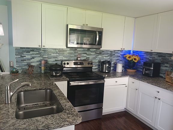 3rd image of 1054 Rolling Rock Dr