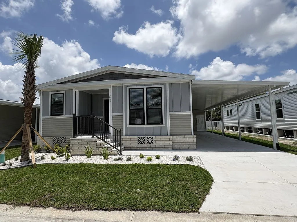 3 bed, 2.0 bath, 1456 sqft, $1,599 — Photo 2