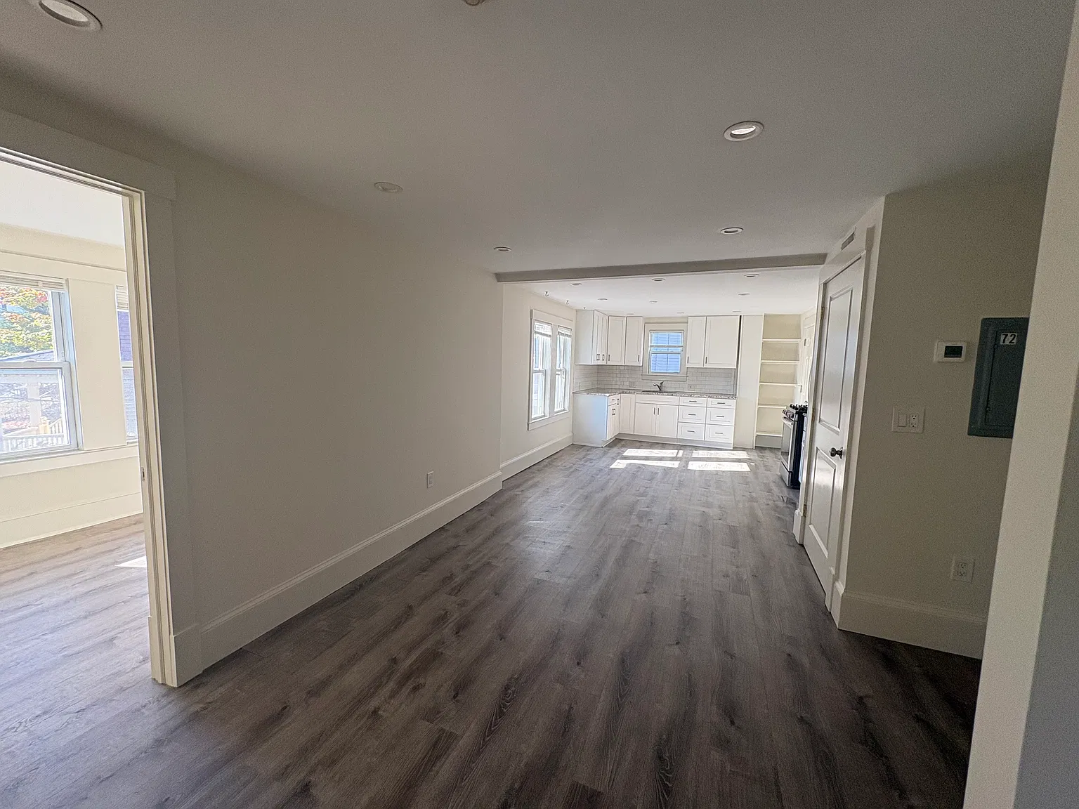 2 bed, 1000 sqft, $2,400 — Photo 3