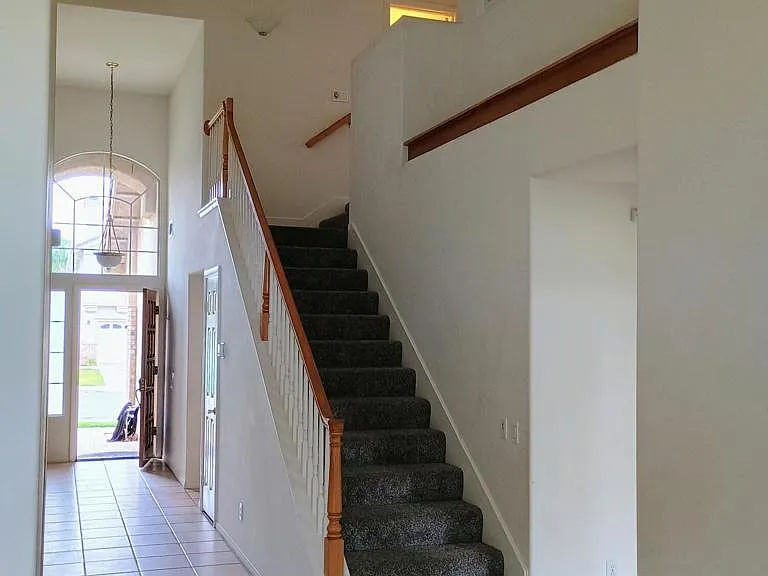 1405 La Culebra Cir — Photo 13