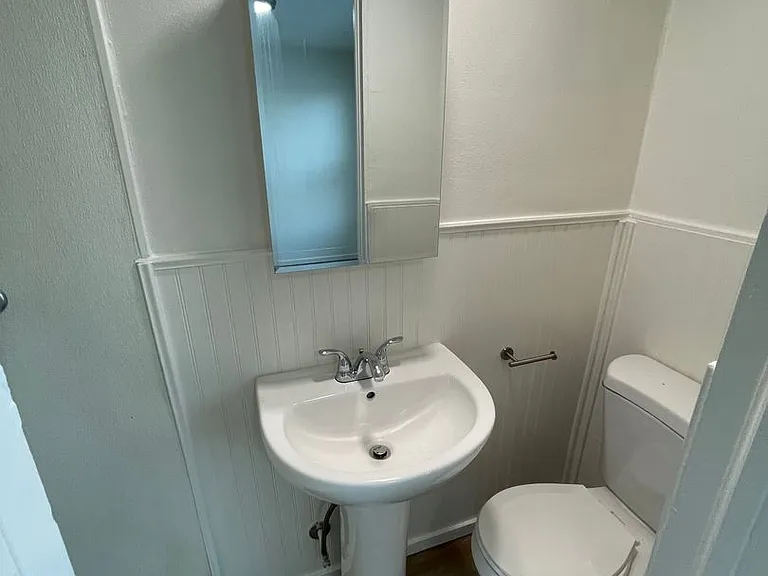 Adams Apartments — Photo 6