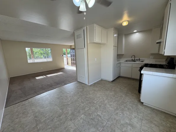 16142 Parkside Ln #8, Huntington Beach, CA 92647