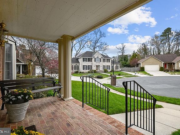 4th image of 1301 Peartree Ct