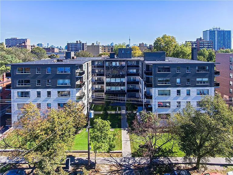 99 Dowling Ave — Photo 4