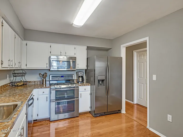 256 Tennis Ct — Photo 15
