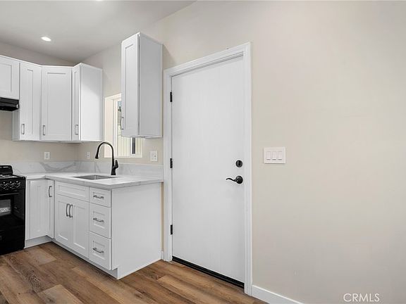 3rd image of 908 E Maple St #B