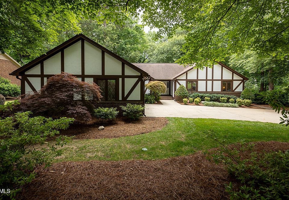 1st image of 6113 Gainsborough Dr