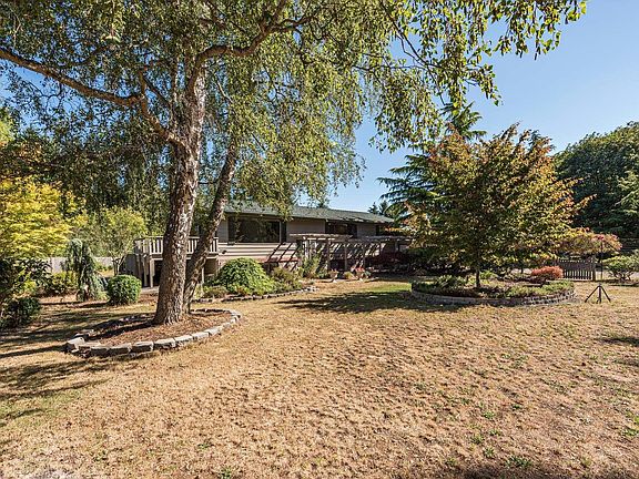 3rd image of 172 Sanford Ln