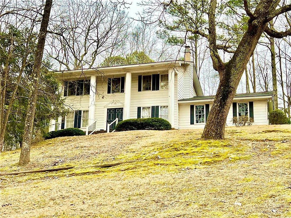 1st image of 825 Lakeshore Dr