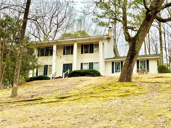 825 Lakeshore Dr, Berkeley Lake, GA 30096