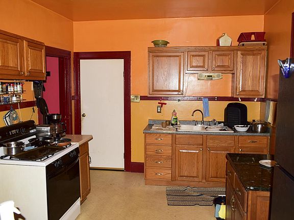 3rd image of 740 E Lincoln AVENUE