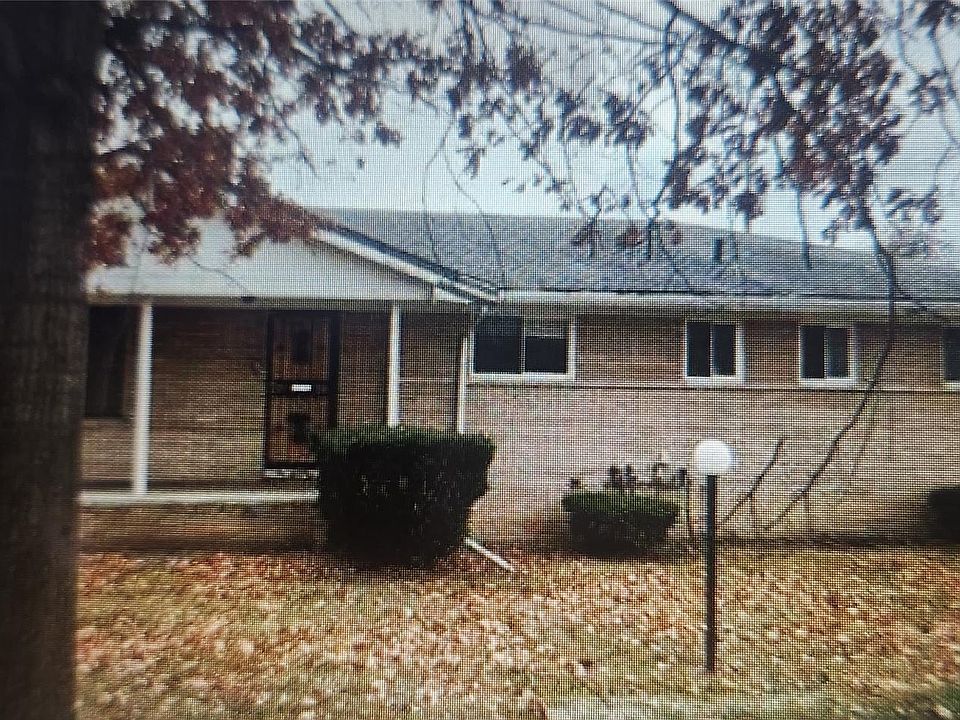 1st image of 124 E Grand