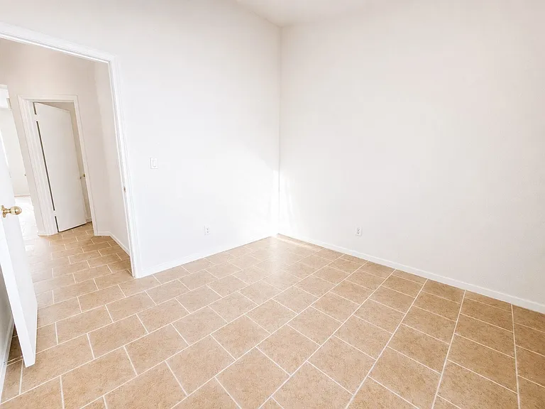 2054 Cardigan Ave — Photo 17