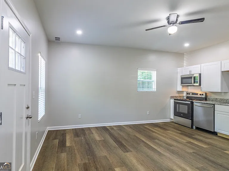 2741 Village Green Dr — Photo 8