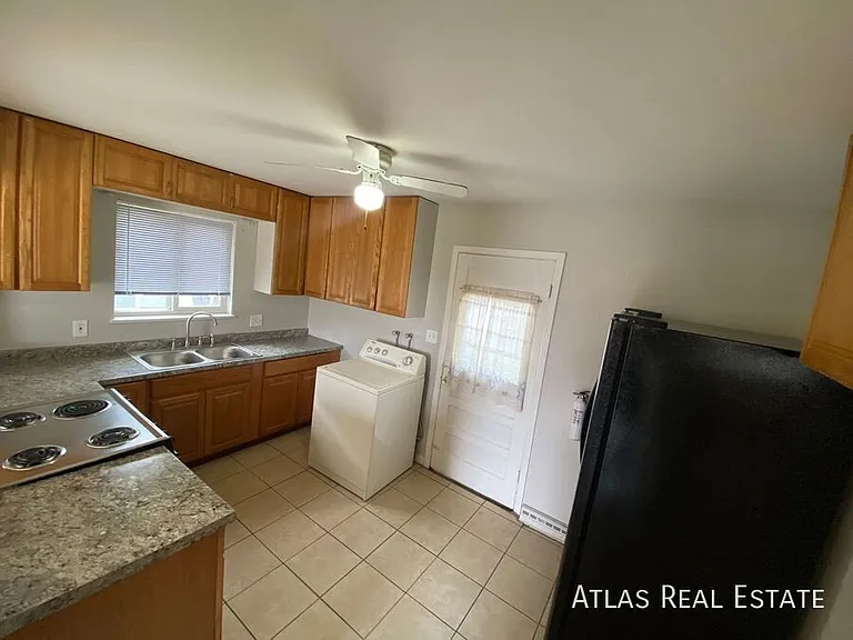881 E Egbert St — Photo 9