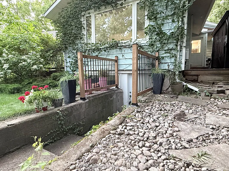2028 Marine Dr #LOWER LEVEL — Photo 9