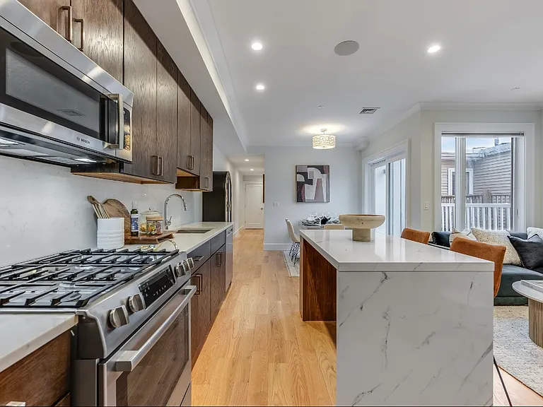 17 Vinton St #3 — Photo 1