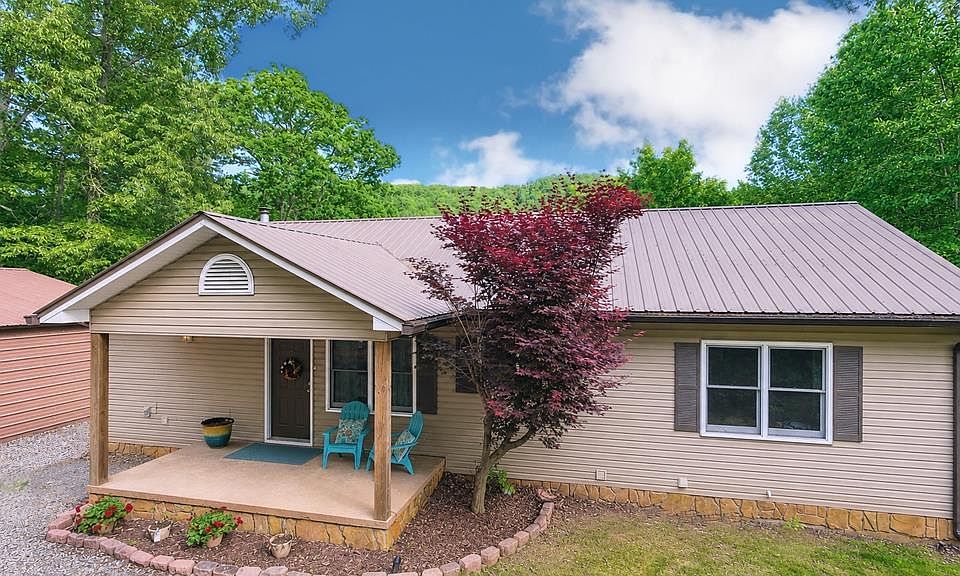 1st image of 300 Harris Dr