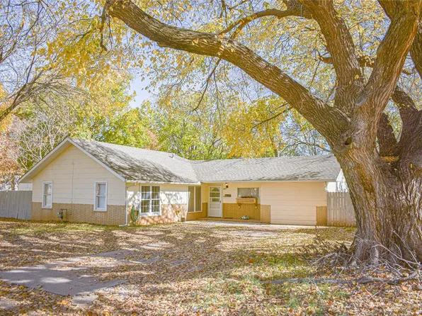 1420 W 1st St, Elk City, OK 73644
