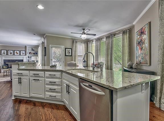 3rd image of 14013 W 72nd St