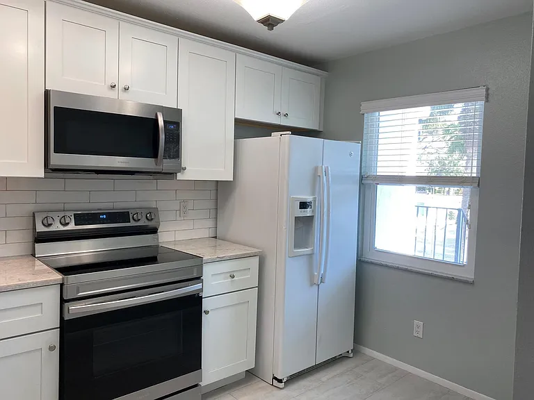 729 Capri Isles Blvd — Photo 4