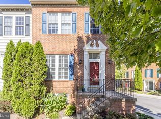 901 Harrison Cir, Alexandria, VA 22304