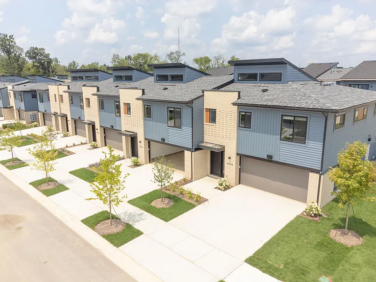 Woodview Commons — Photo 14