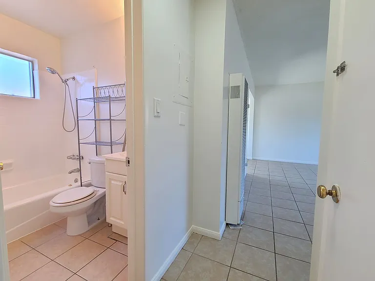 Central Ave. - 1302-1308 E. — Photo 13