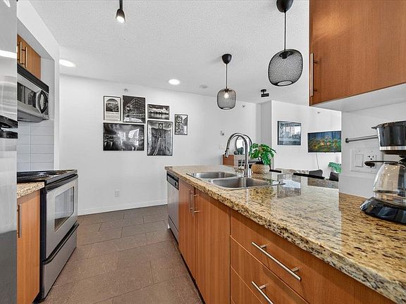 5th image of 58 Keefer Pl #905