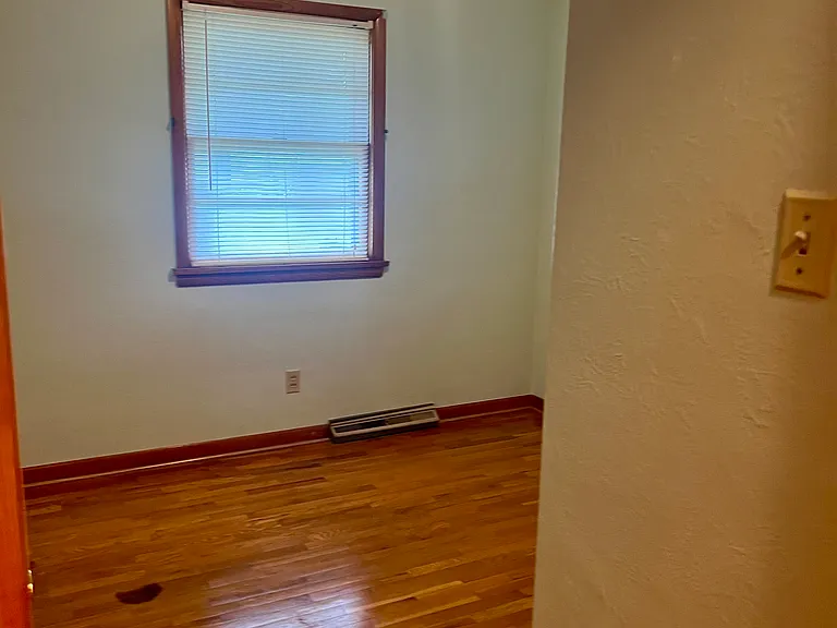 2556 Marvin St — Photo 9