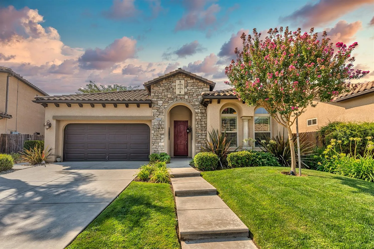 6935 W Dovewood Ln photo 1