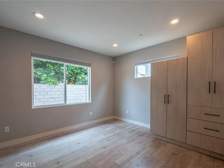 6938 Peach Ave — Photo 11