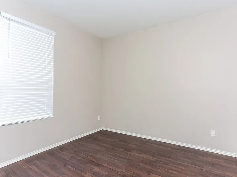 1724 Gayla Creek Dr — Photo 14