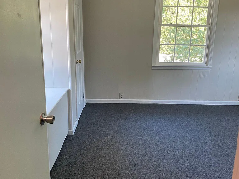 900 Henry St #B — Photo 13