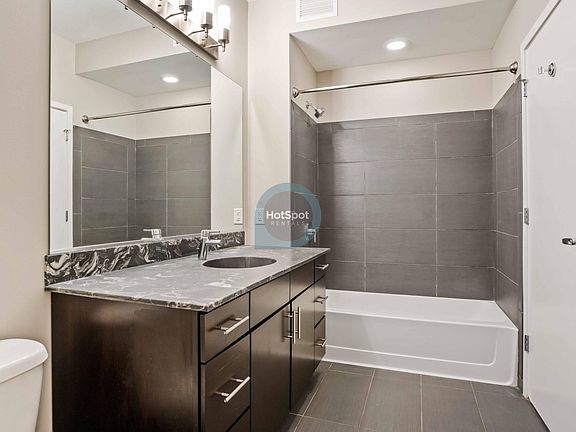 5th image of 622 W Randolph St #1203