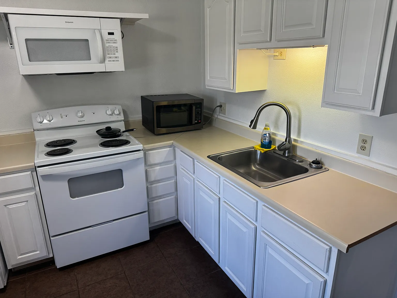 1 bed, 715 sqft, $1,595 — Photo 2