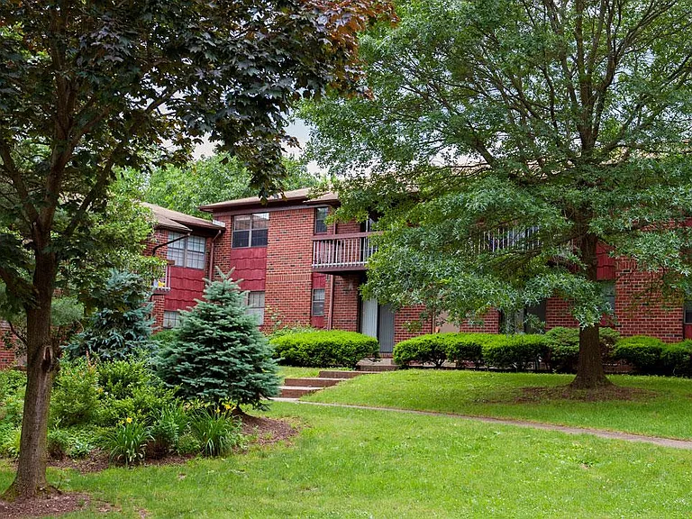 Easton North Apartments — Photo 5