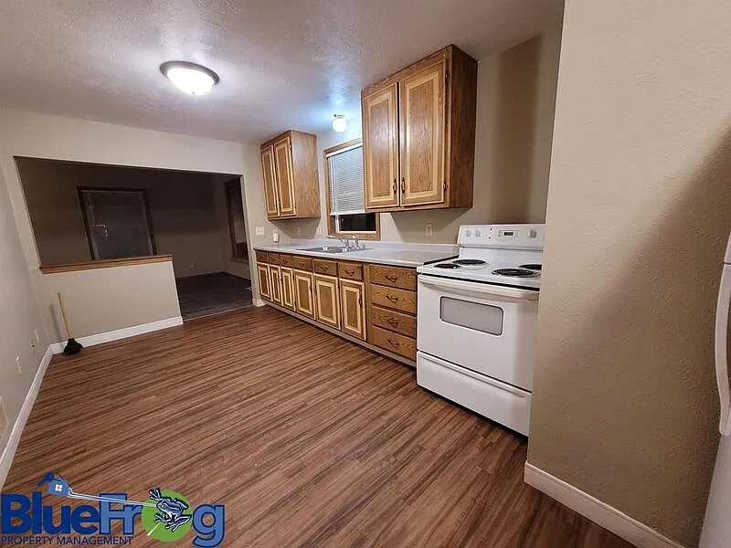 3 bed, 1.0 bath, $1,499 — Photo 3