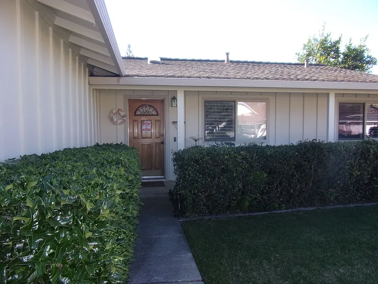 718 Linwood St — Photo 3
