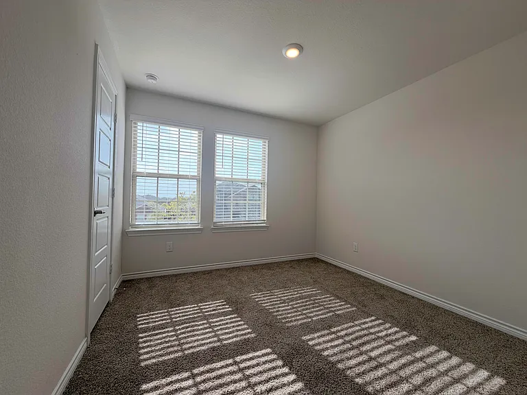 7401 Mayplace Dr — Photo 15