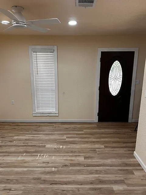 2 bed, 1.5 bath, 1200 sqft, $1,600 — Photo 2